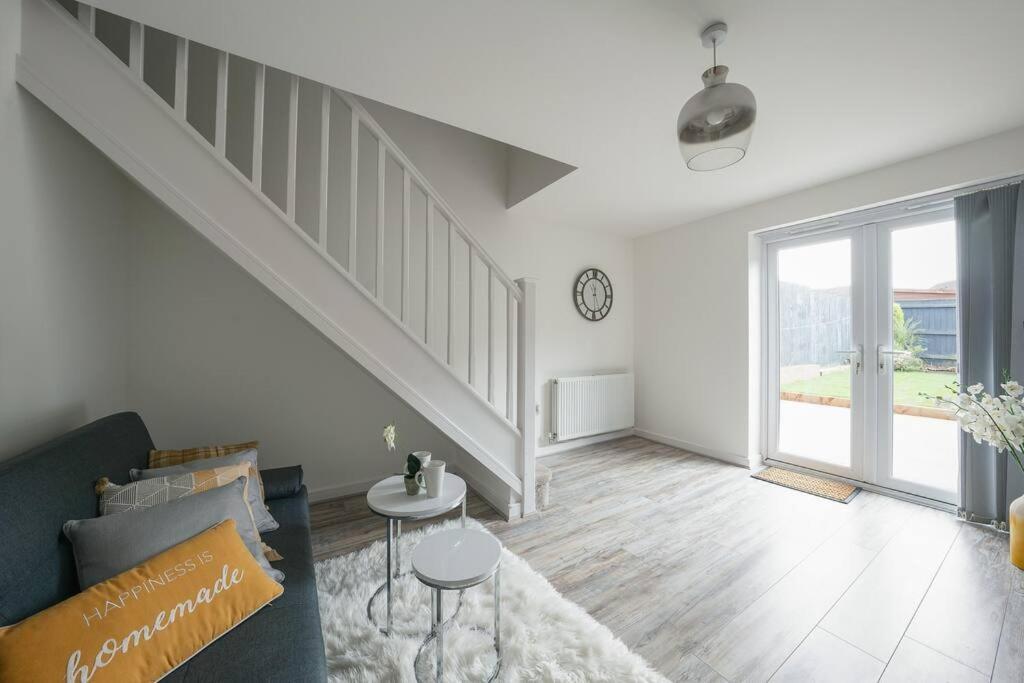 Stylish 2-Bed Home - For Company Contractor And Leisure Stays - Nec, Airport, Hs2, Contractors, Resort World Birmingham Ngoại thất bức ảnh