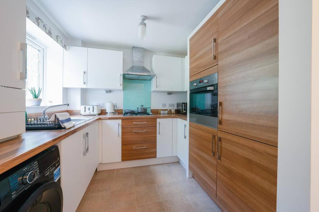 Stylish 2-Bed Home - For Company Contractor And Leisure Stays - Nec, Airport, Hs2, Contractors, Resort World Birmingham Ngoại thất bức ảnh