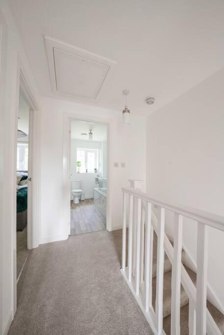 Stylish 2-Bed Home - For Company Contractor And Leisure Stays - Nec, Airport, Hs2, Contractors, Resort World Birmingham Ngoại thất bức ảnh